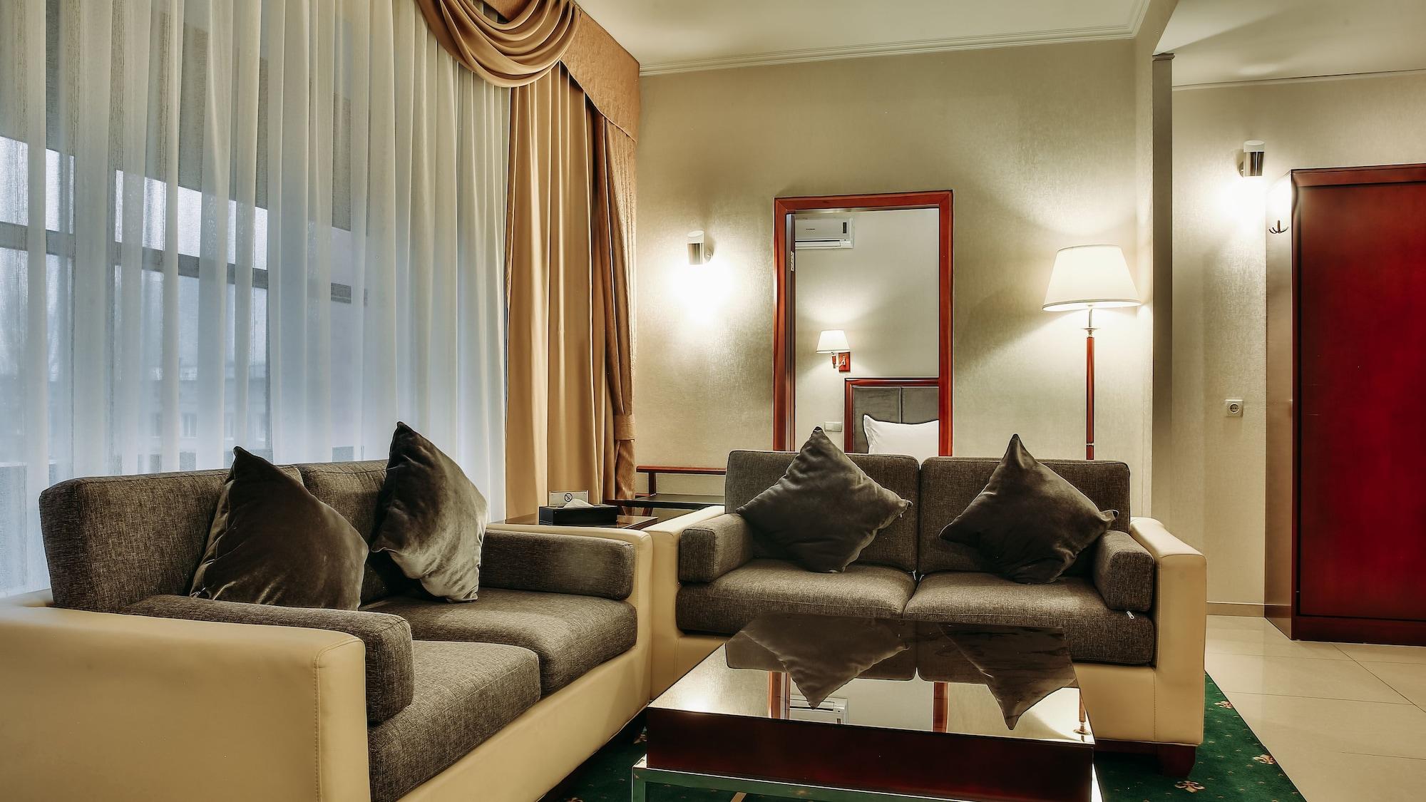 Hotel Goldman Empire à Astana Extérieur photo