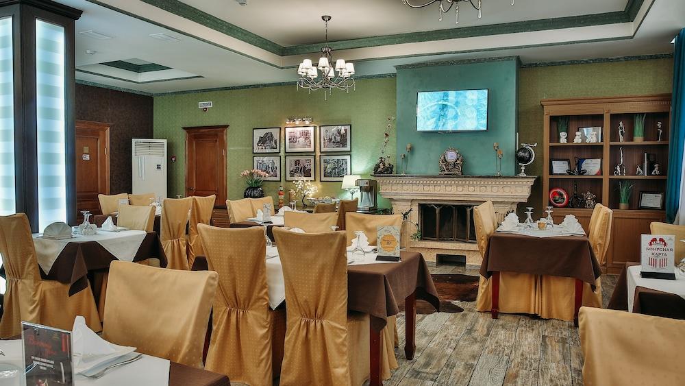 Hotel Goldman Empire à Astana Extérieur photo