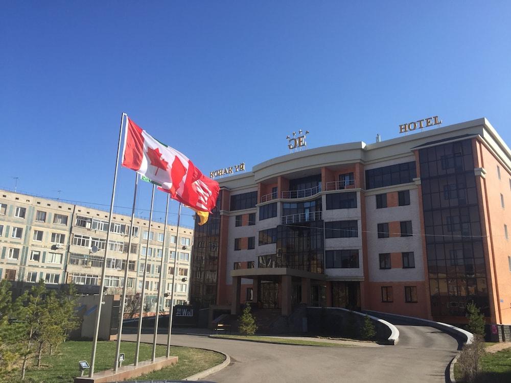 Hotel Goldman Empire à Astana Extérieur photo