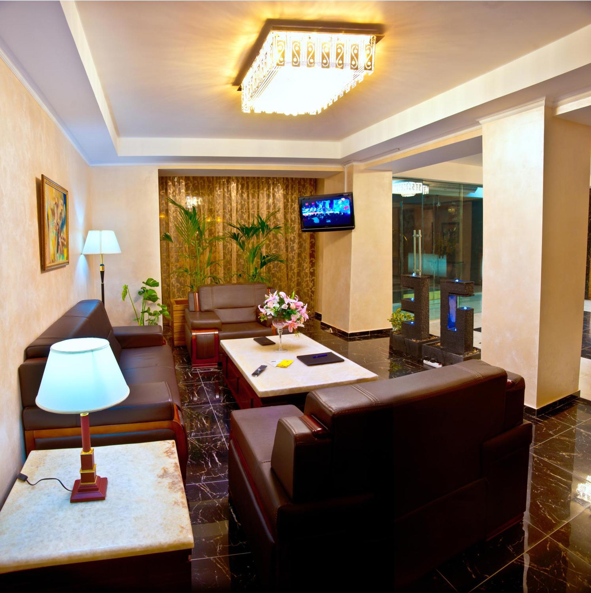 Hotel Goldman Empire à Astana Extérieur photo