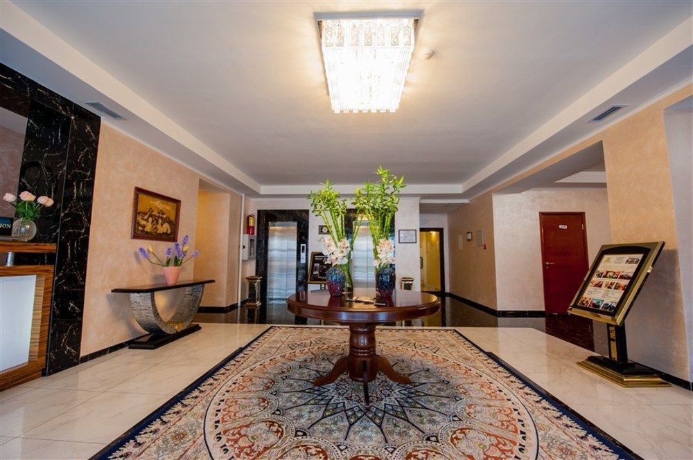 Hotel Goldman Empire à Astana Extérieur photo