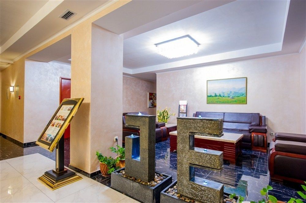 Hotel Goldman Empire à Astana Extérieur photo