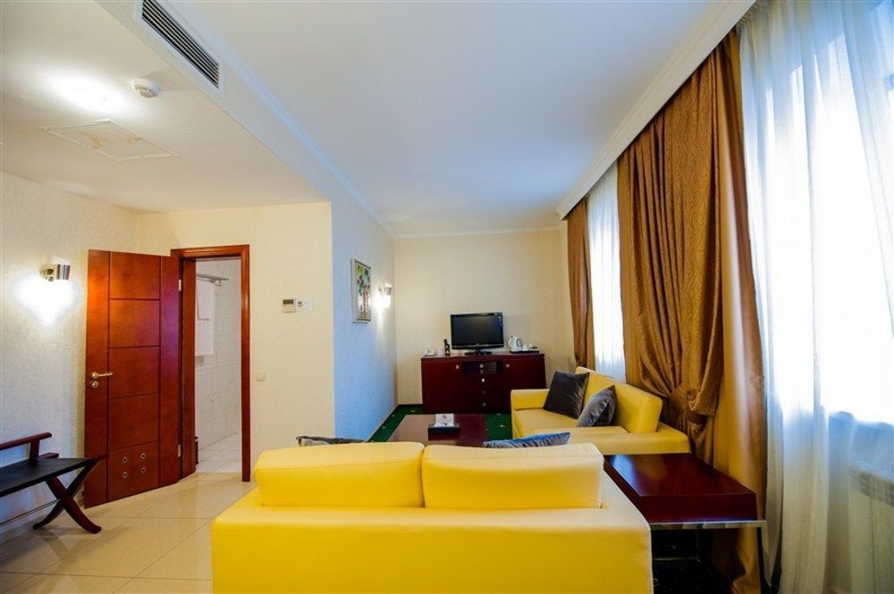 Hotel Goldman Empire à Astana Extérieur photo