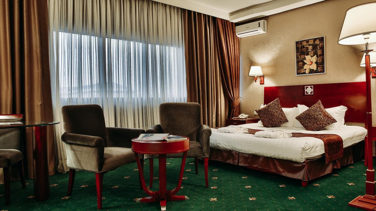 Hotel Goldman Empire à Astana Extérieur photo