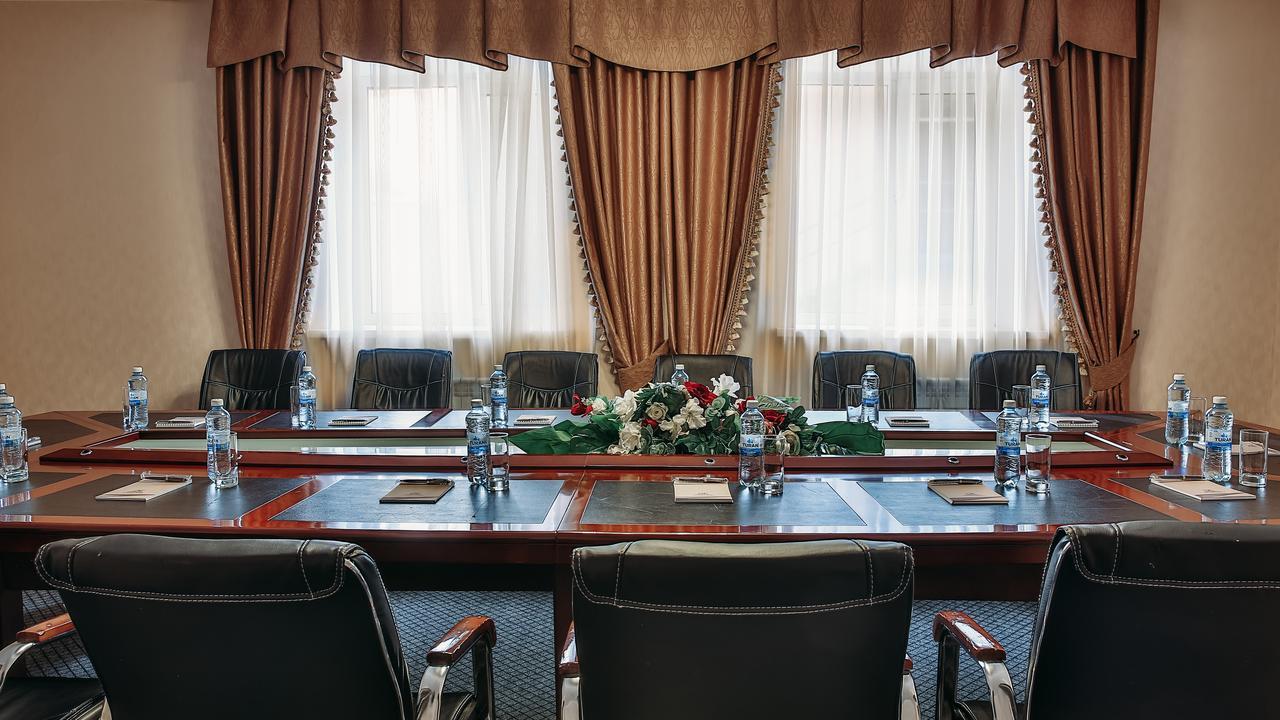 Hotel Goldman Empire à Astana Extérieur photo