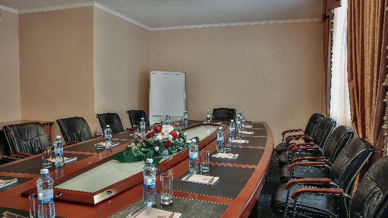 Hotel Goldman Empire à Astana Extérieur photo