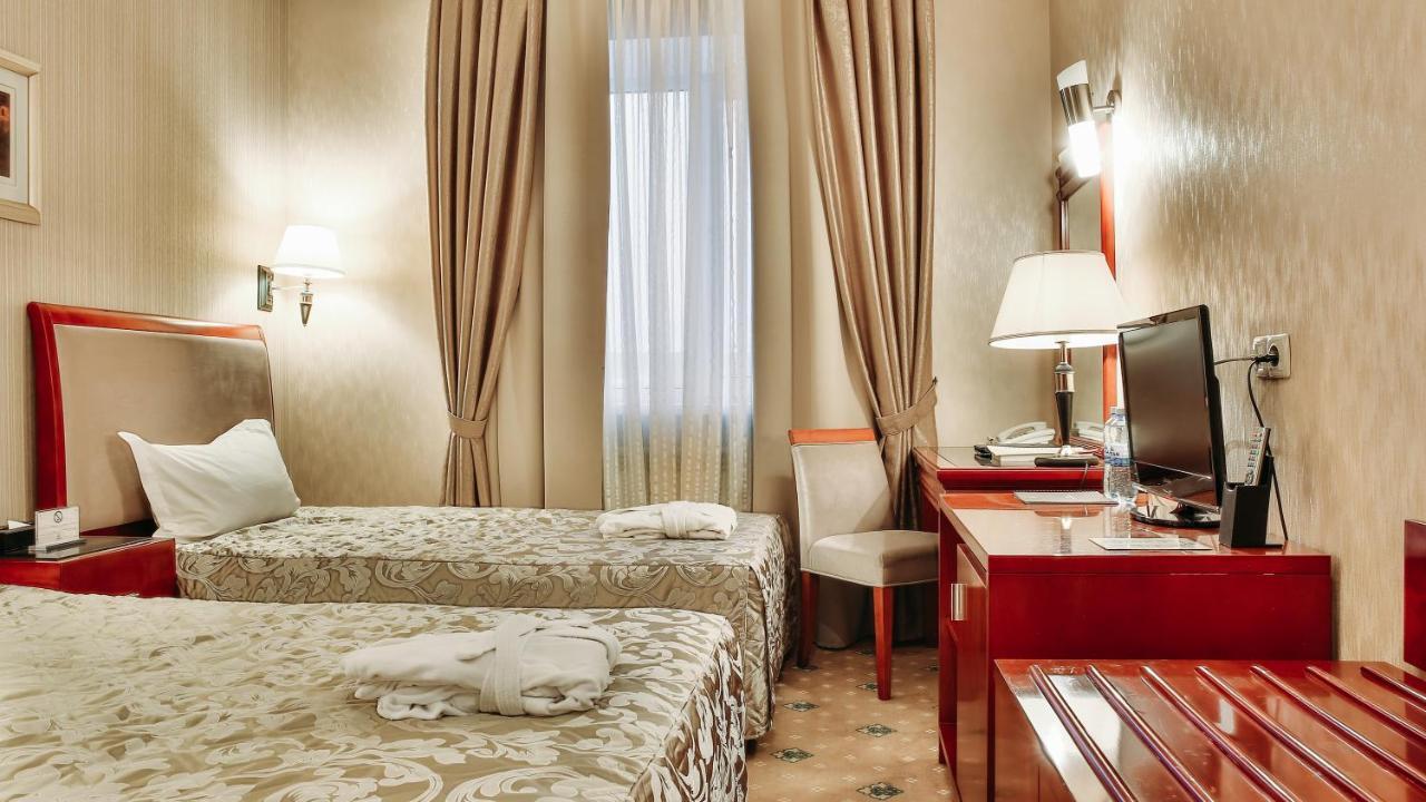 Hotel Goldman Empire à Astana Extérieur photo
